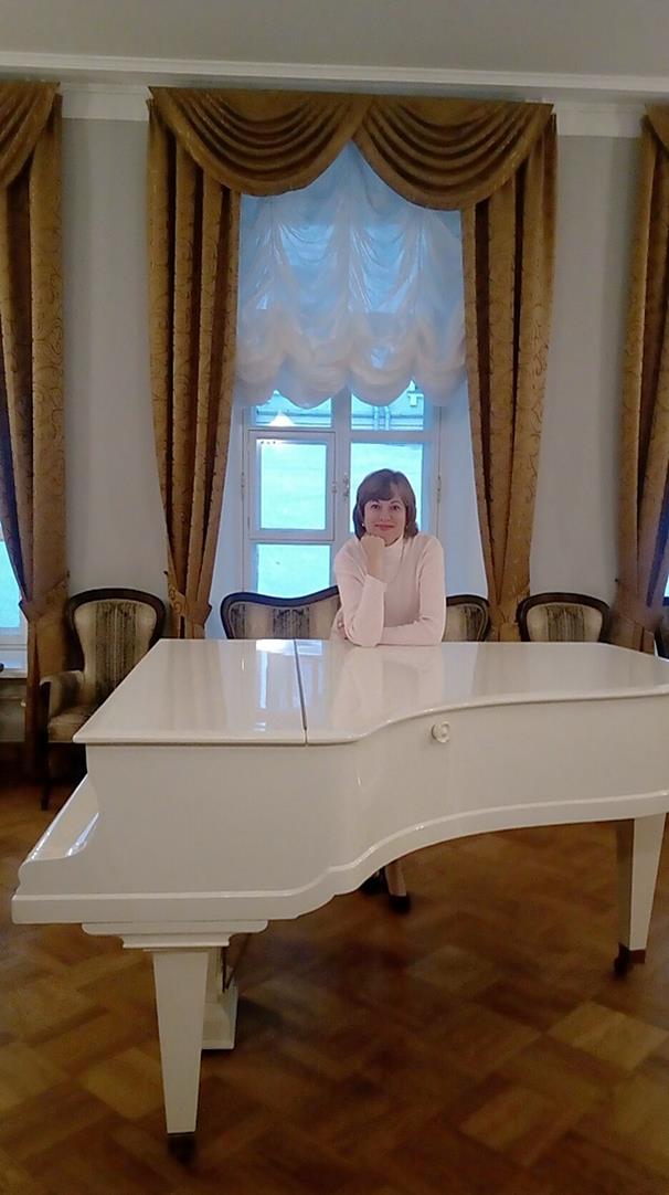 Блинова Елена Владимировна : преподаватель фортепианного отделения