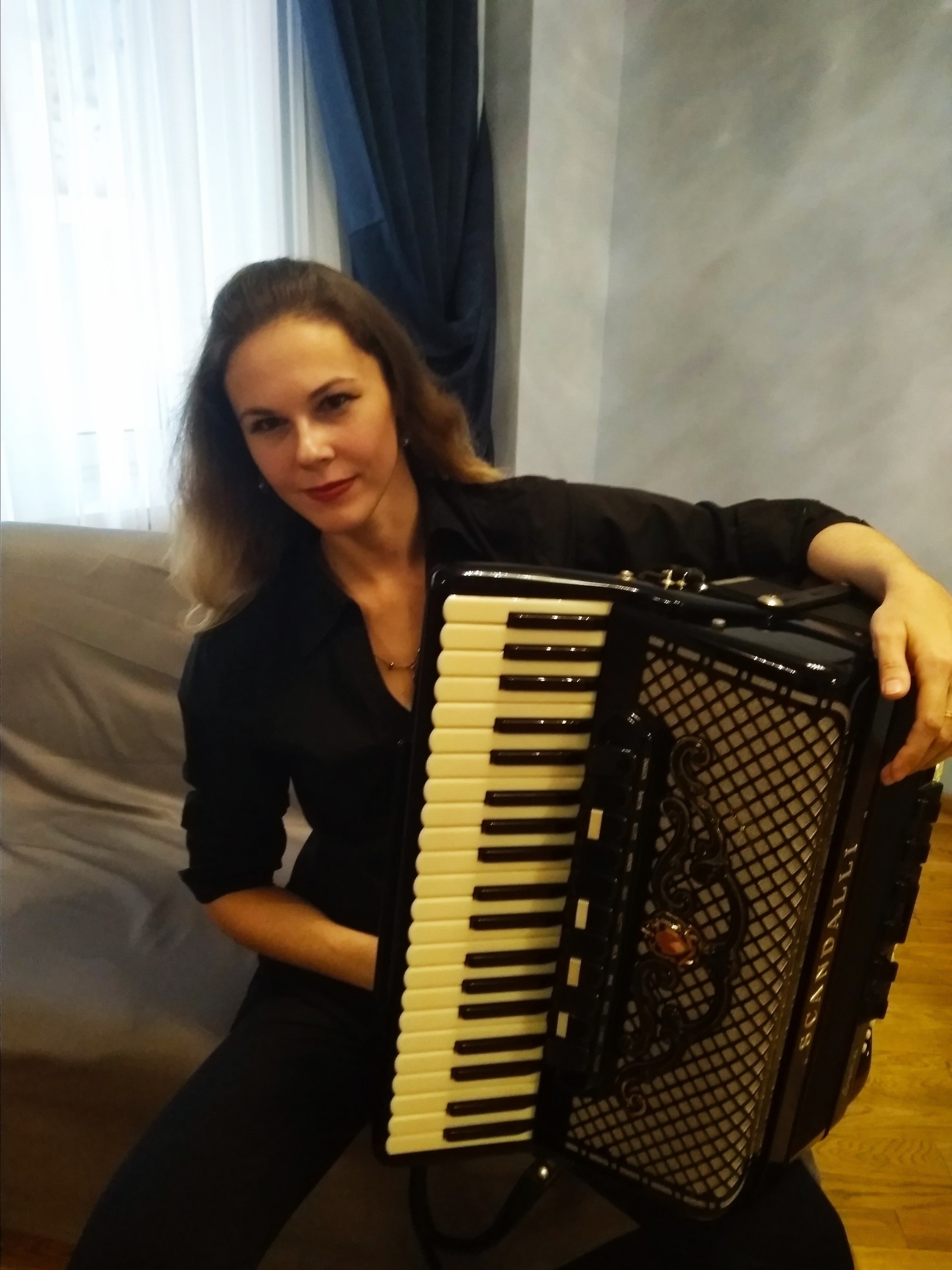 Егорова Виктория Игоревна : преподаватель  отделения народных инструментов (аккордеон)