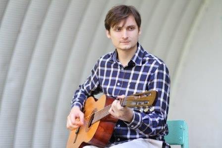 Кошелев  Василий Петрович : заведующий эстрадным отделением, преподаватель по классу гитары и эстрадного ансамбля.