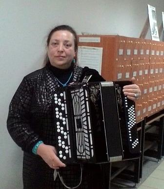 Николаева  Любовь Анатольевна : преподаватель  по  классу  баяна,  аккордеона,  оркестра,  заведующая  отделением  народных  инструментов