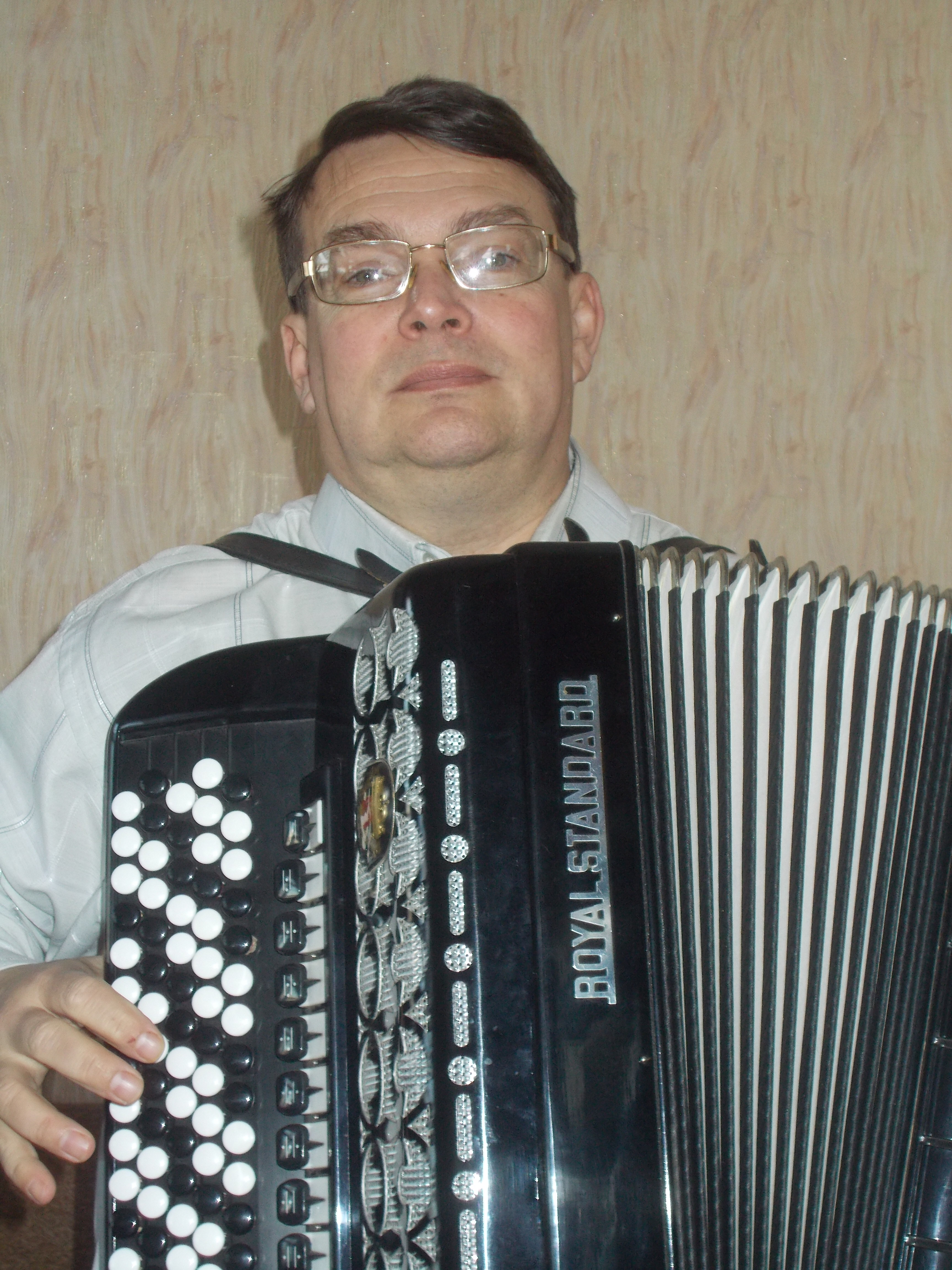 Горелов Александр Евгеньевич : концертмейстер отделения фольклорного искусства
